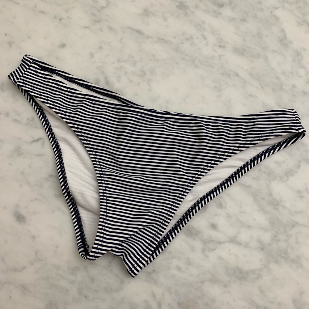 NEW Black & white ruched bikini cheeky bottom